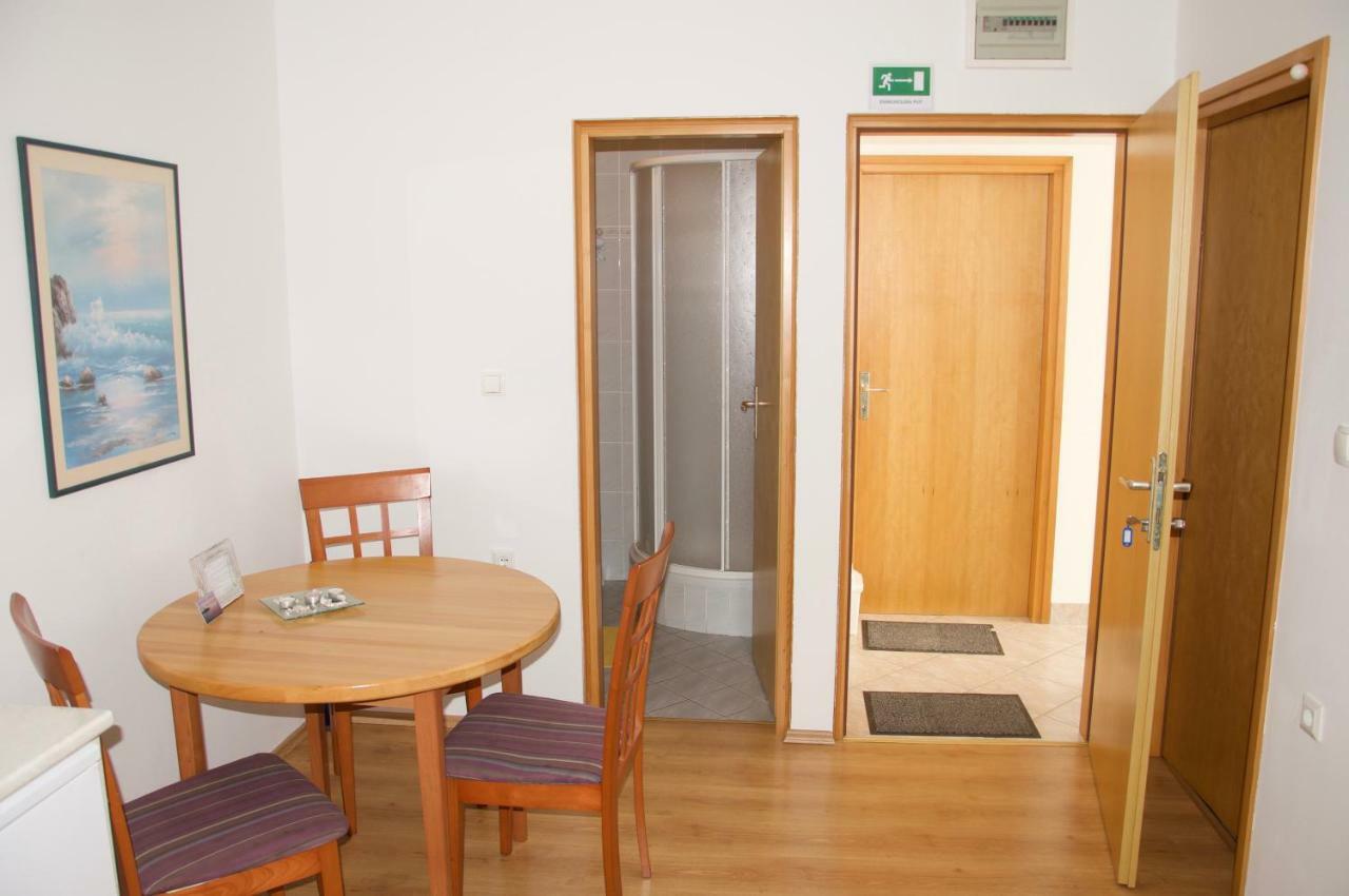 Apartment Viveniti Klenovica Eksteriør billede